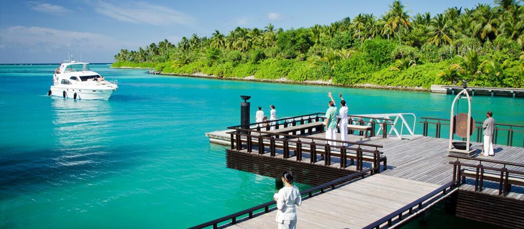 Farewell to the happy honeymoon couple in Maldives.